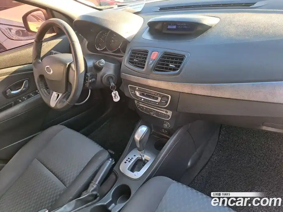 Renault SM3 2011 1.6 Автомат в Москве № 210015, фото 14