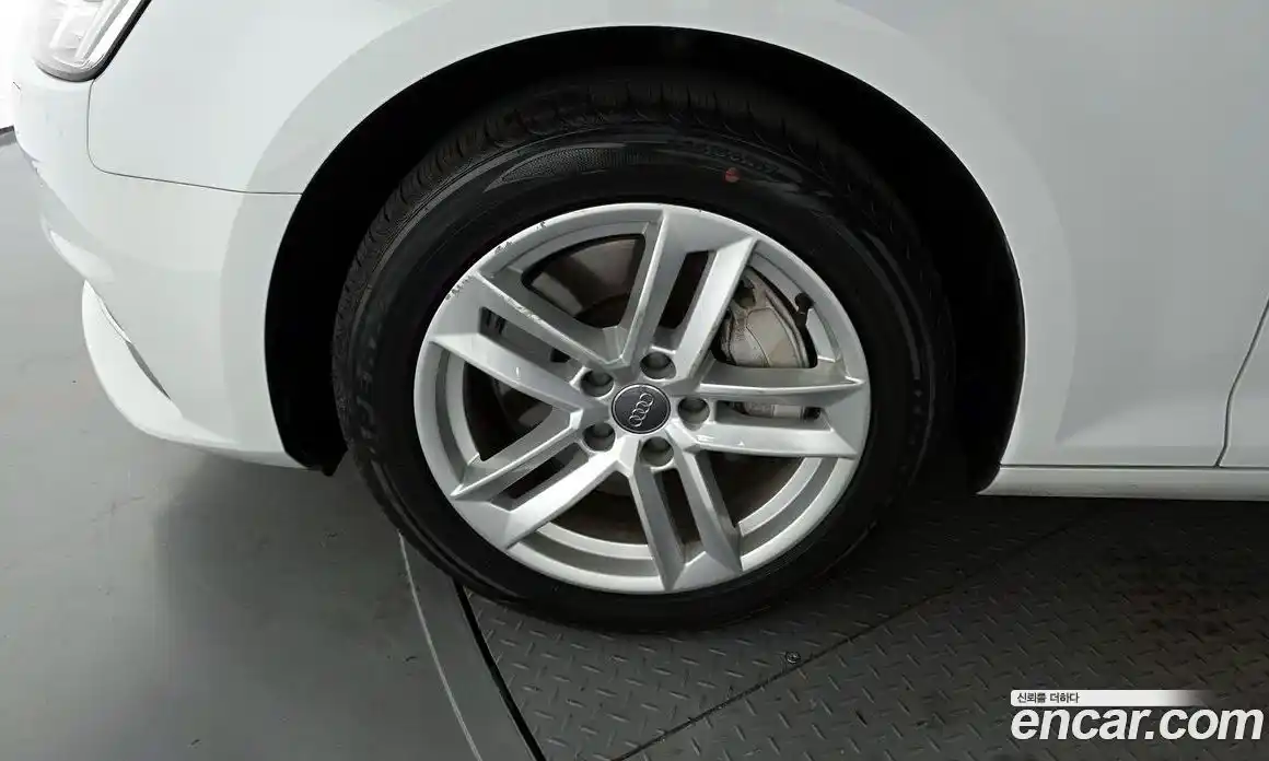 Audi A4 2016 2.0 Автомат в Москве № 211877, фото 3