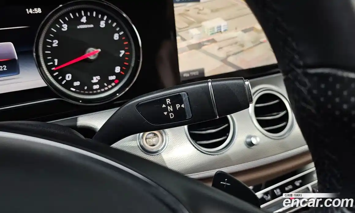 Mercedes-Benz E-Class 2018 2.0 Автомат в Москве № 212077, фото 20