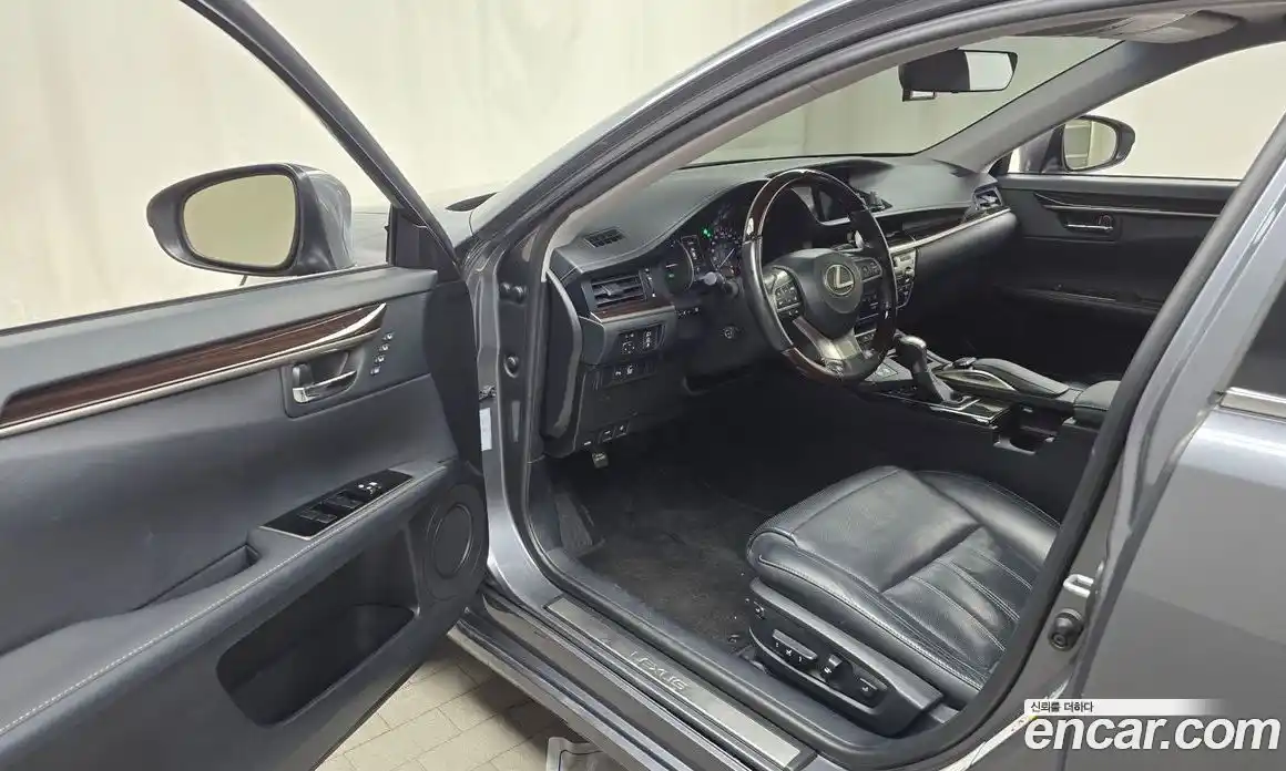 Lexus ES 2018 2.5 Автомат в Москве № 214639, фото 16