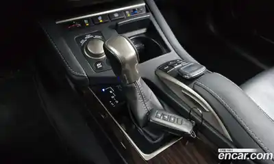 Lexus ES 2018 2.5 Автомат в Москве № 214639, миниатюра 3