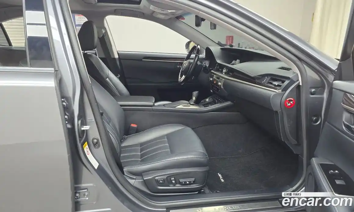 Lexus ES 2018 2.5 Автомат в Москве № 214639, фото 4