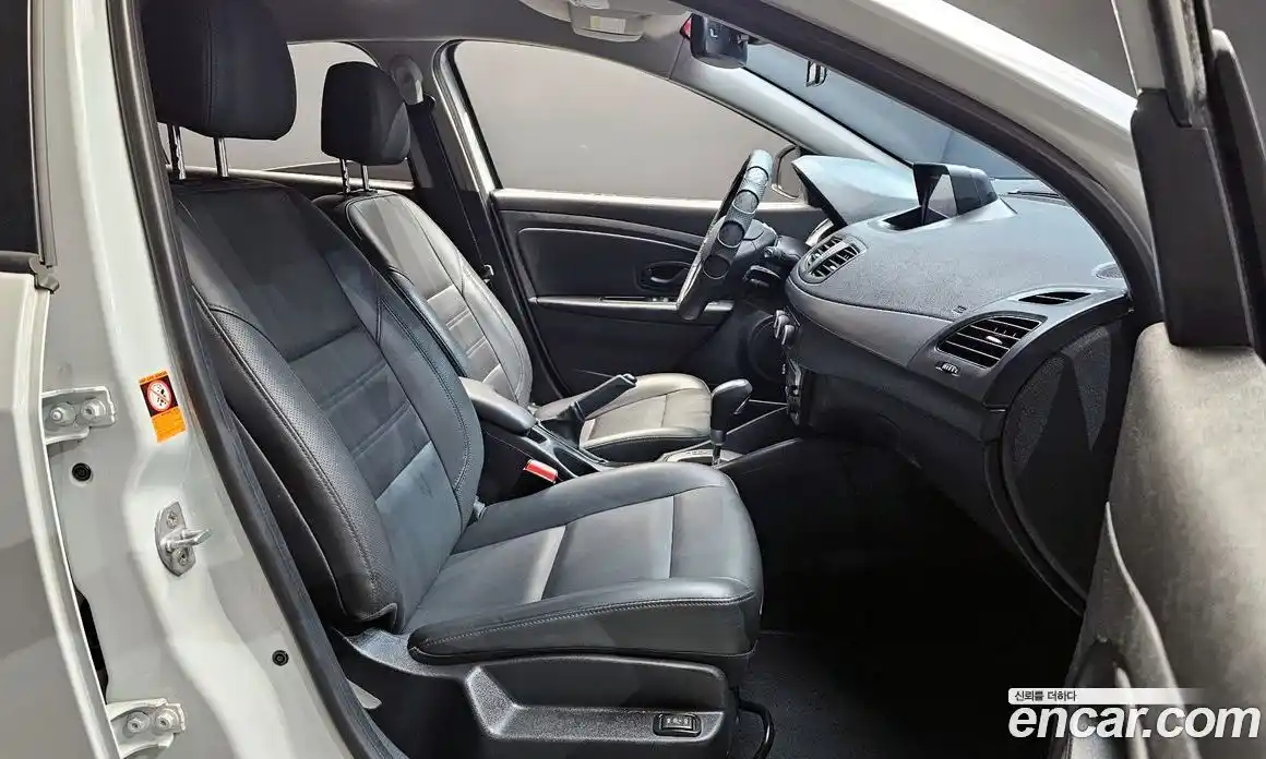 Renault SM3 2018 1.6 Автомат в Москве № 220994, фото 17