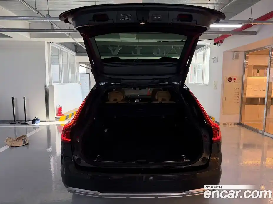 Volvo V90 2024 2.0 Автомат в Москве № 222134, фото 17