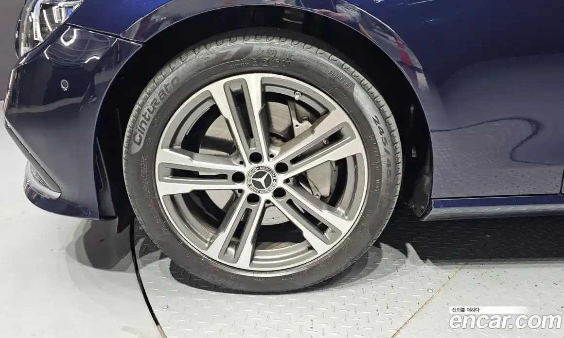 Mercedes-Benz E-Class 2021 2.0 Автомат в Москве № 225110, фото 13