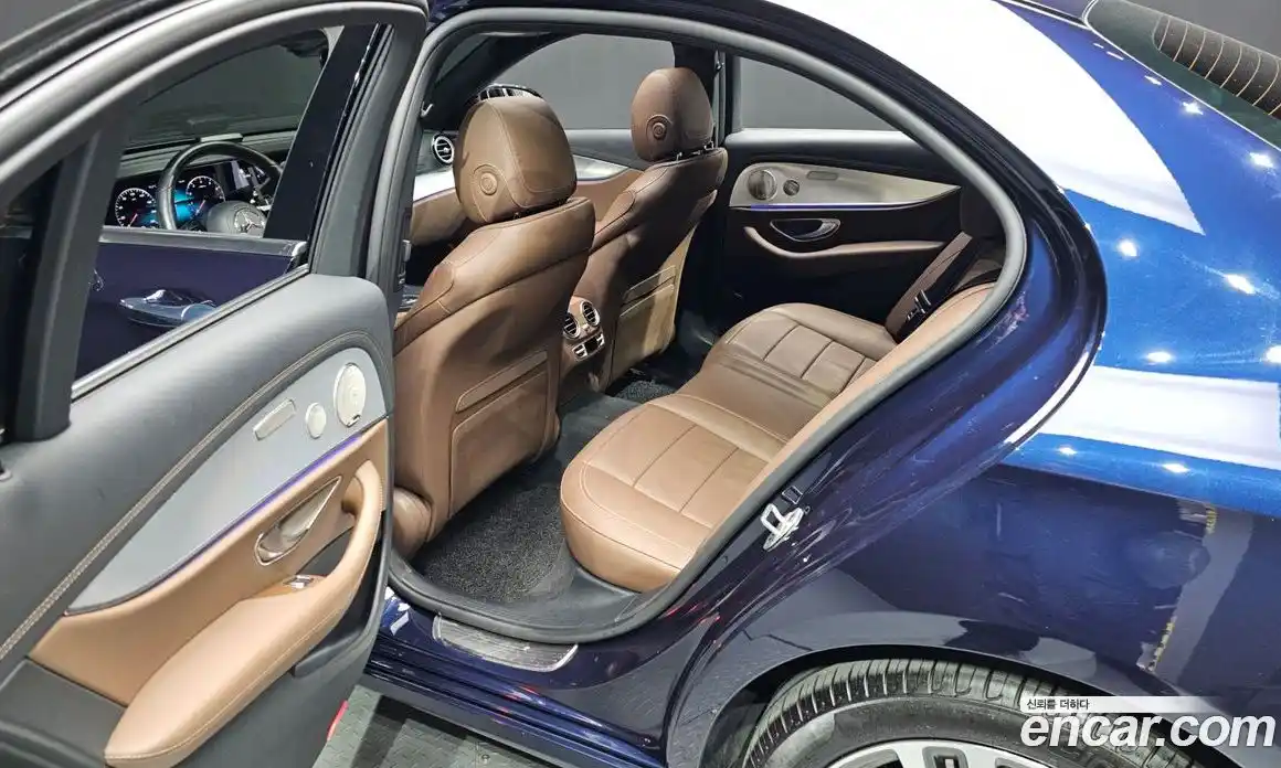 Mercedes-Benz E-Class 2021 2.0 Автомат в Москве № 225110, фото 10