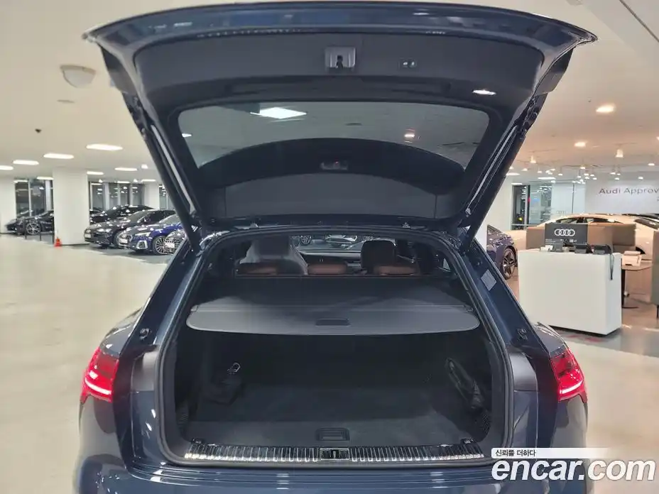 Audi Q8 e-tron 2024 0.3 Автомат в Москве № 230302, фото 11