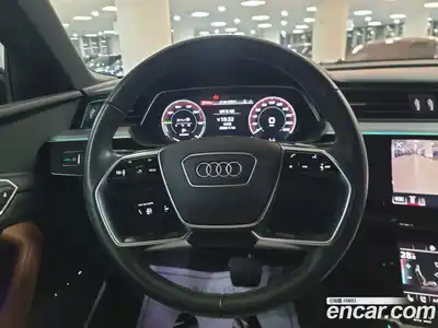 Audi Q8 e-tron 2024 0.3 Автомат в Москве № 230302, миниатюра 12