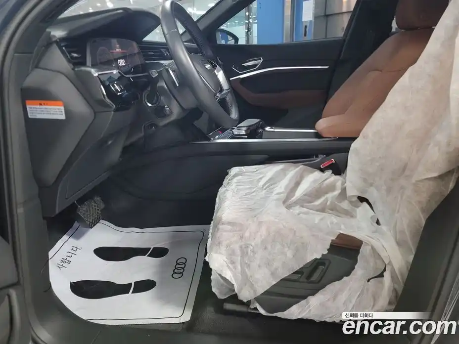 Audi Q8 e-tron 2024 0.3 Автомат в Москве № 230302, фото 19