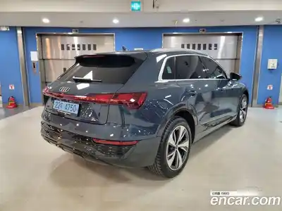 Audi Q8 e-tron 2024 0.3 Автомат в Москве № 230302, миниатюра 2