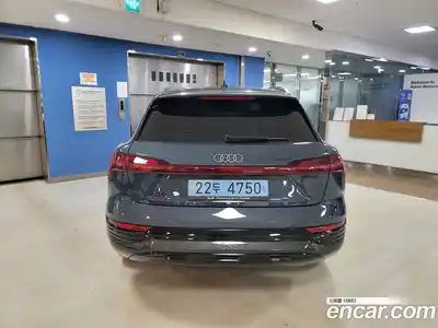 Audi Q8 e-tron 2024 0.3 Автомат в Москве № 230302, миниатюра 4
