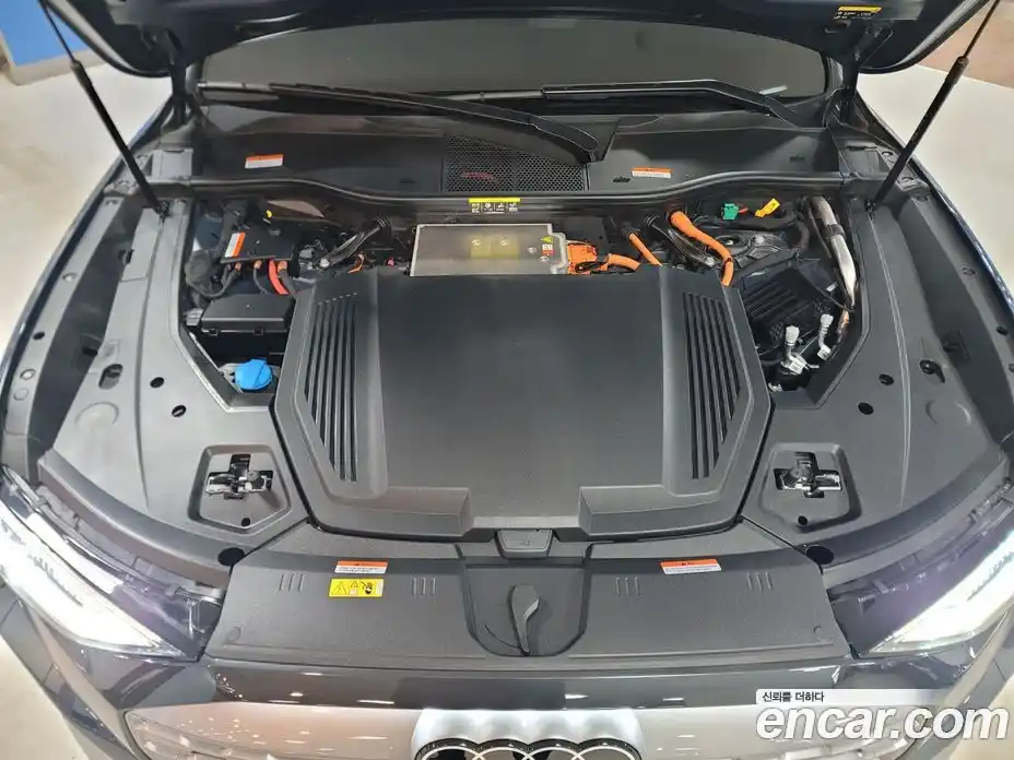 Audi Q8 e-tron 2024 0.3 Автомат в Москве № 230302, фото 6