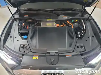 Audi Q8 e-tron 2024 0.3 Автомат в Москве № 230302, миниатюра 6