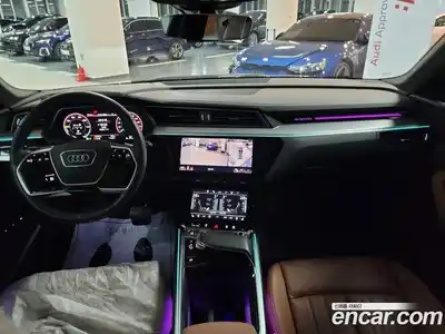 Audi Q8 e-tron 2024 0.3 Автомат в Москве № 230302, миниатюра 7