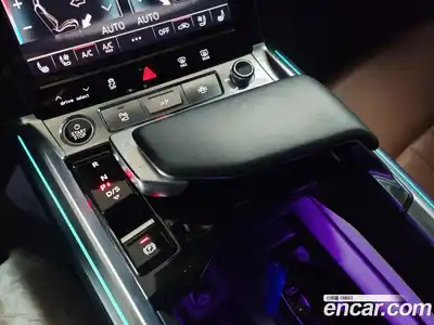 Audi Q8 e-tron 2024 0.3 Автомат в Москве № 230302, миниатюра 9