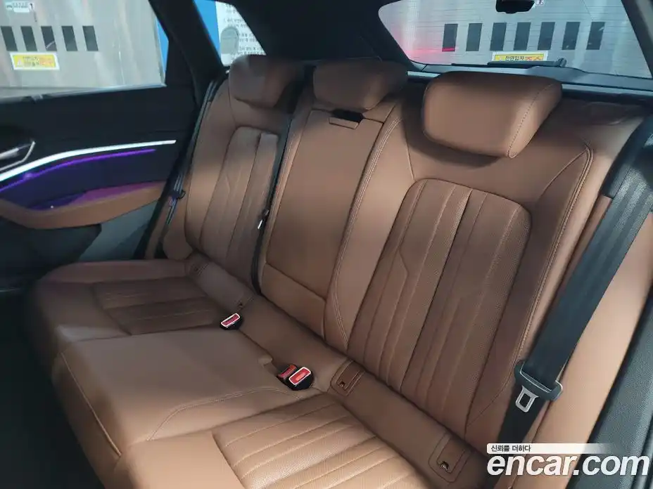 Audi Q8 e-tron 2024 0.3 Автомат в Москве № 230302, фото 10