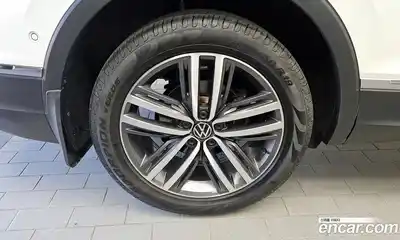 Volkswagen Tiguan 2023 2.0 Автомат в Москве № 232075, миниатюра 10