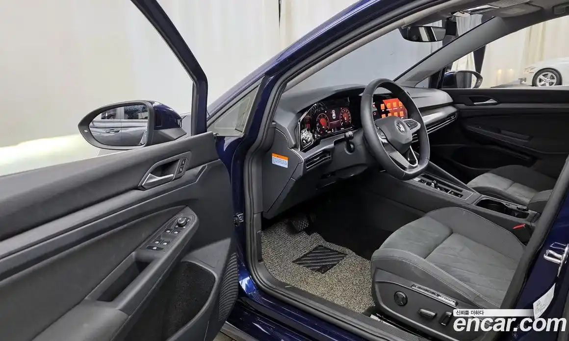 Volkswagen Golf 2022 2.0 Автомат в Москве № 232113, фото 13