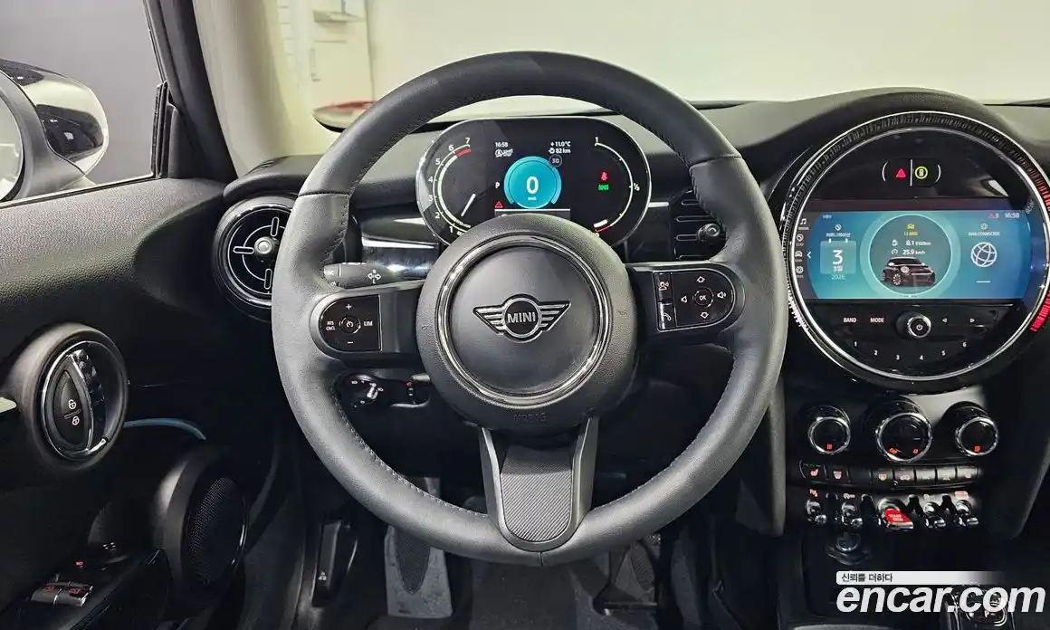 Mini Cooper 2024 1.5 Автомат в Москве № 253242, фото 17