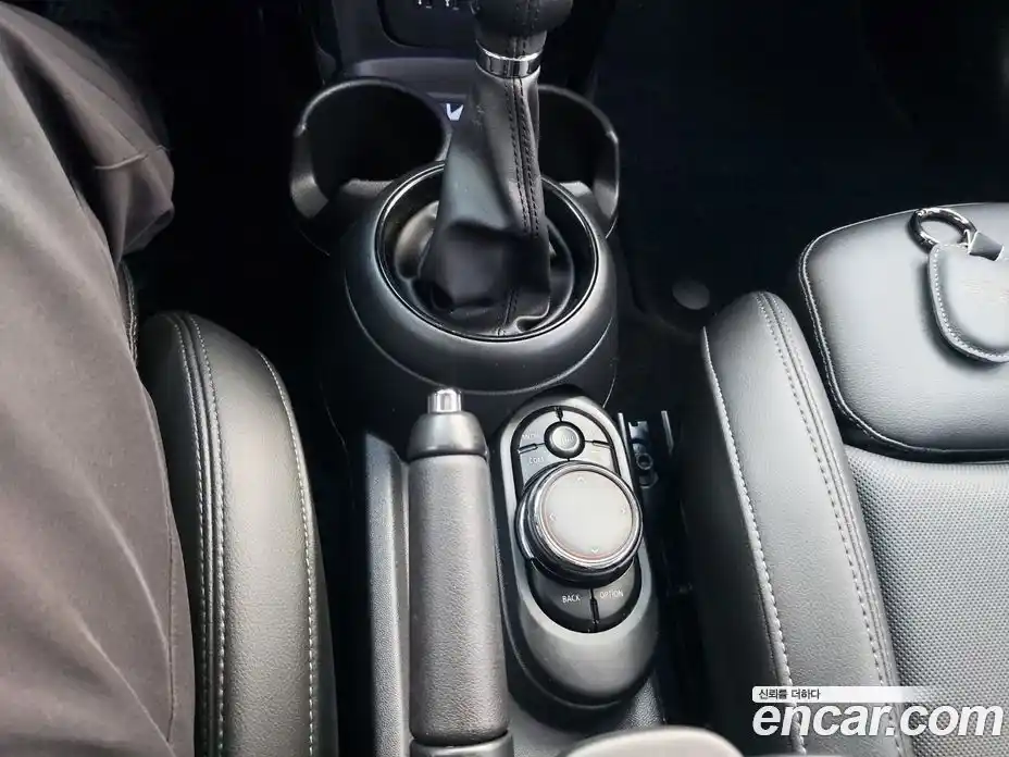 Mini Cooper 2019 1.5 Автомат в Москве № 253721, фото 15