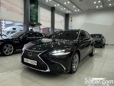Lexus ES, 2025