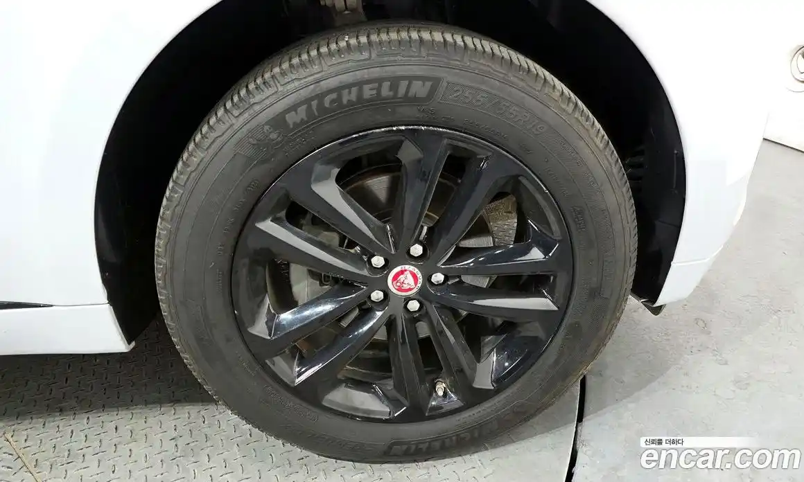 Jaguar F-Pace 2020 2.0 Автомат в Москве № 256095, фото 17