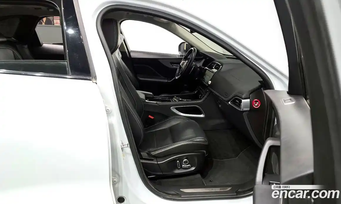 Jaguar F-Pace 2020 2.0 Автомат в Москве № 256095, фото 20