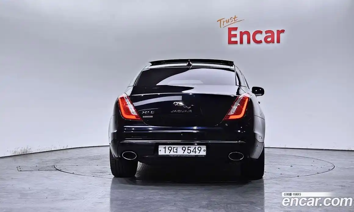 Jaguar XJ 2016 3.0 Автомат в Москве № 305138, фото 11