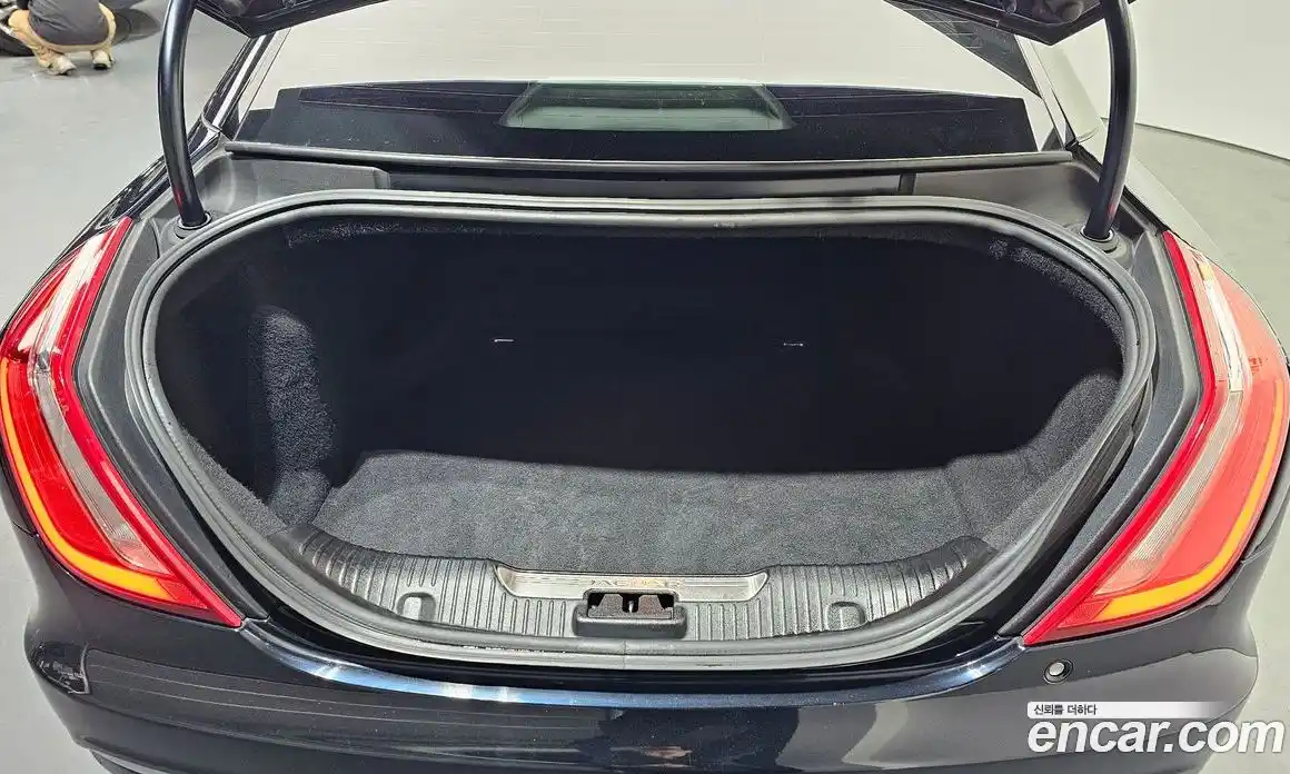 Jaguar XJ 2016 3.0 Автомат в Москве № 305138, фото 15