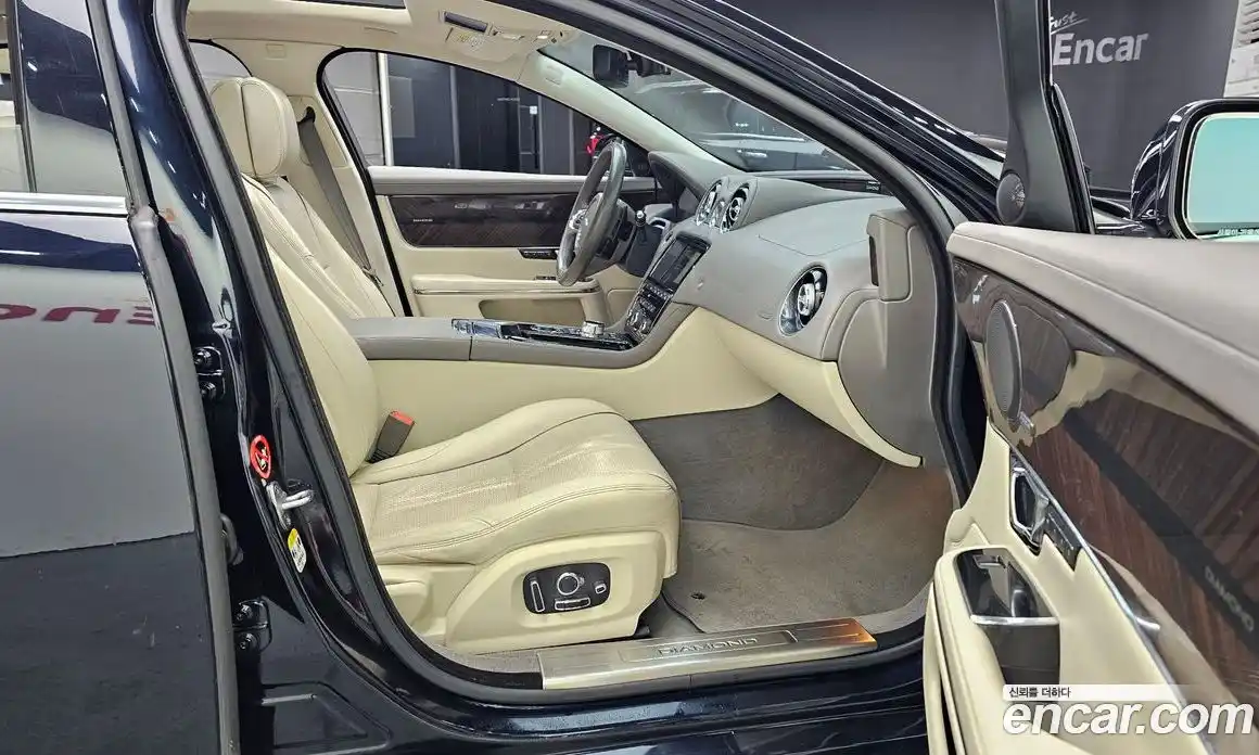 Jaguar XJ 2016 3.0 Автомат в Москве № 305138, фото 17