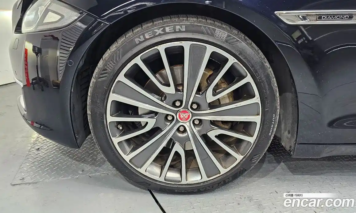 Jaguar XJ 2016 3.0 Автомат в Москве № 305138, фото 18