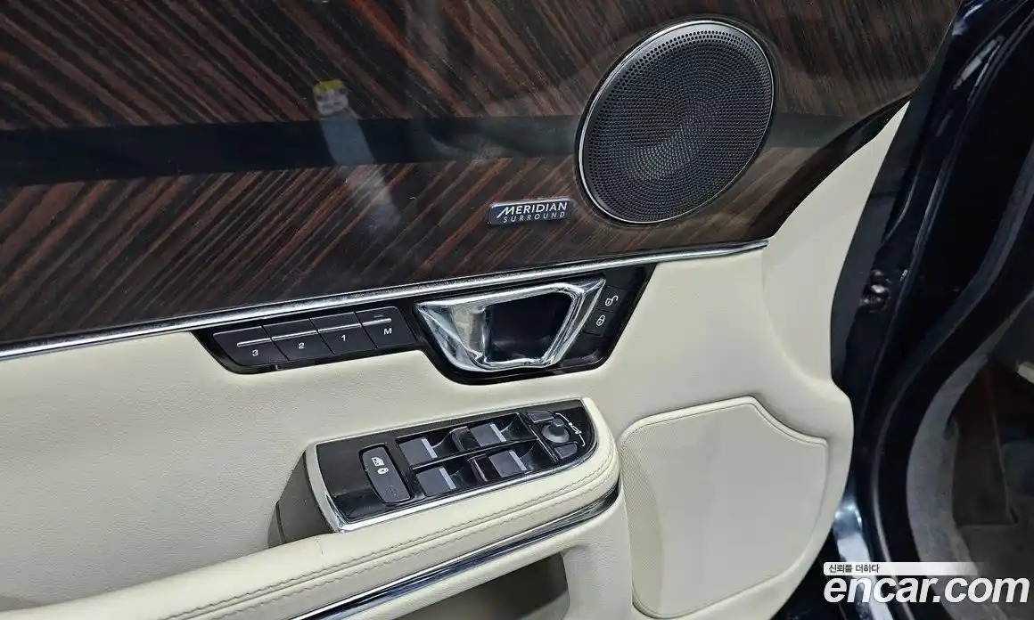 Jaguar XJ 2016 3.0 Автомат в Москве № 305138, фото 20