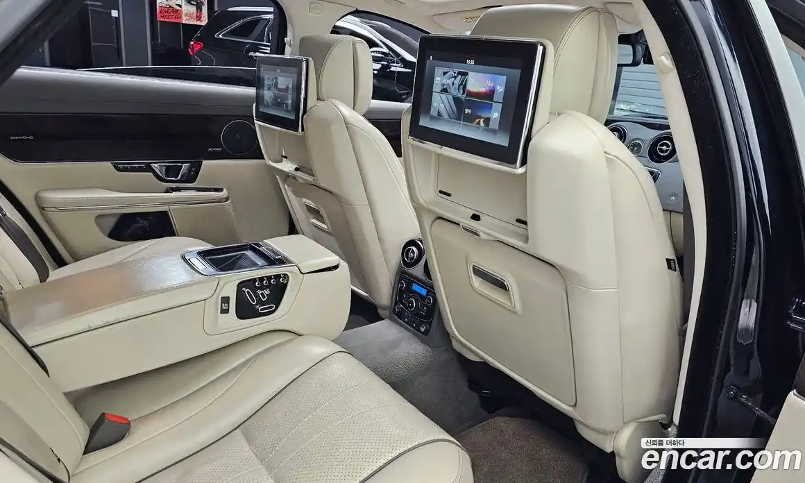 Jaguar XJ 2016 3.0 Автомат в Москве № 305138, фото 8