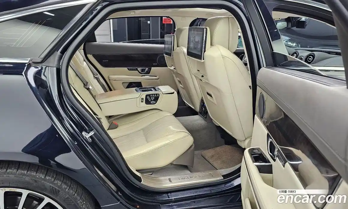 Jaguar XJ 2016 3.0 Автомат в Москве № 305138, фото 9