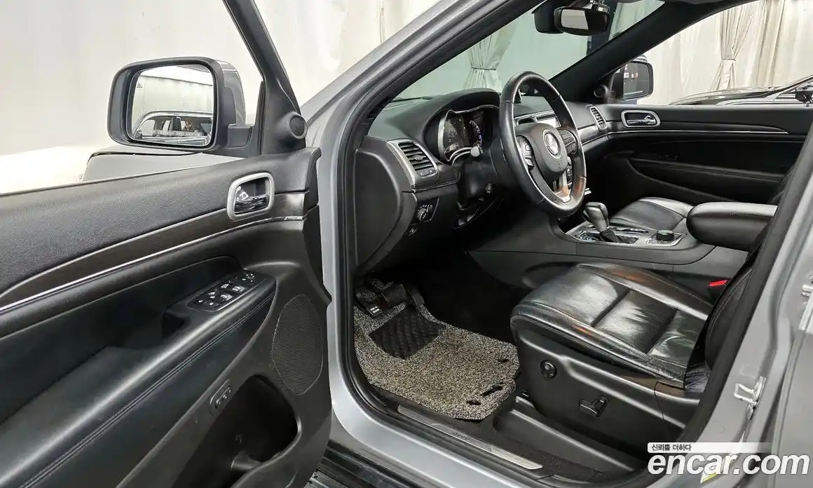 Jeep Cherokee 2018 3.6 Автомат в Москве № 322593, фото 16