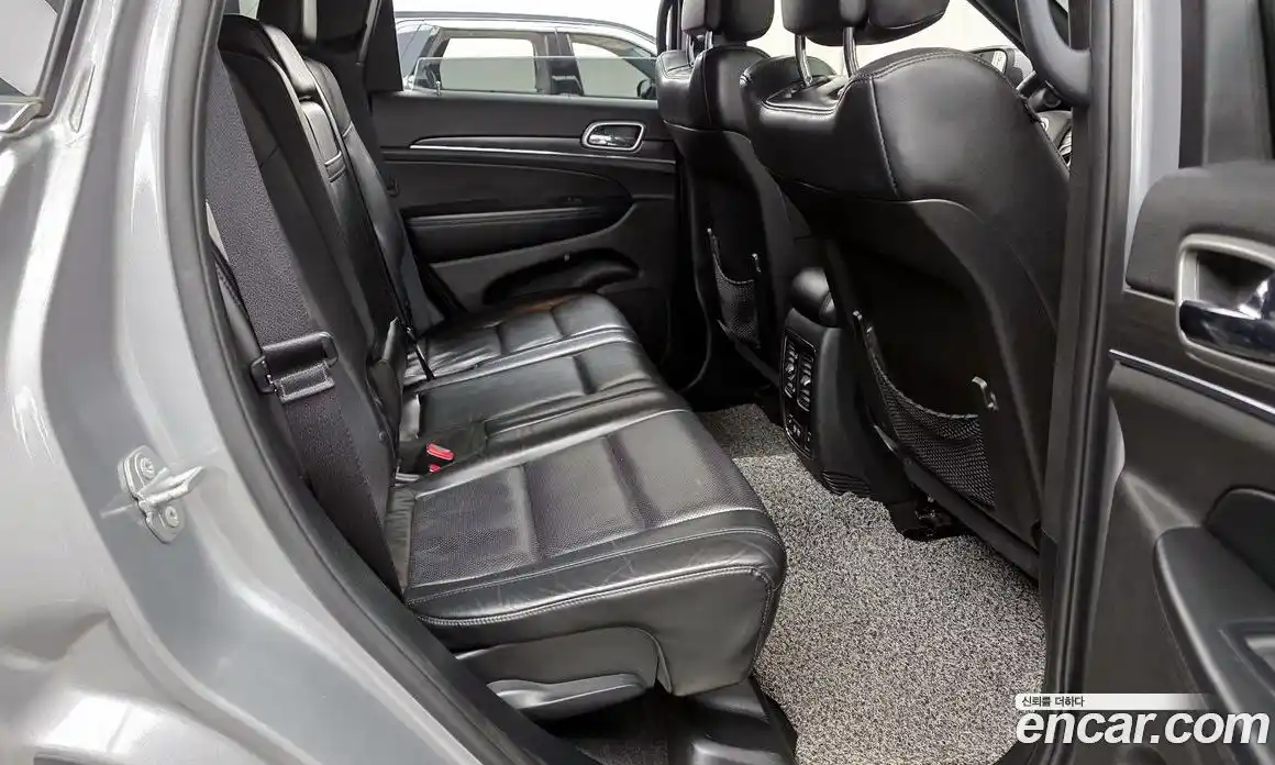 Jeep Cherokee 2018 3.6 Автомат в Москве № 322593, фото 17