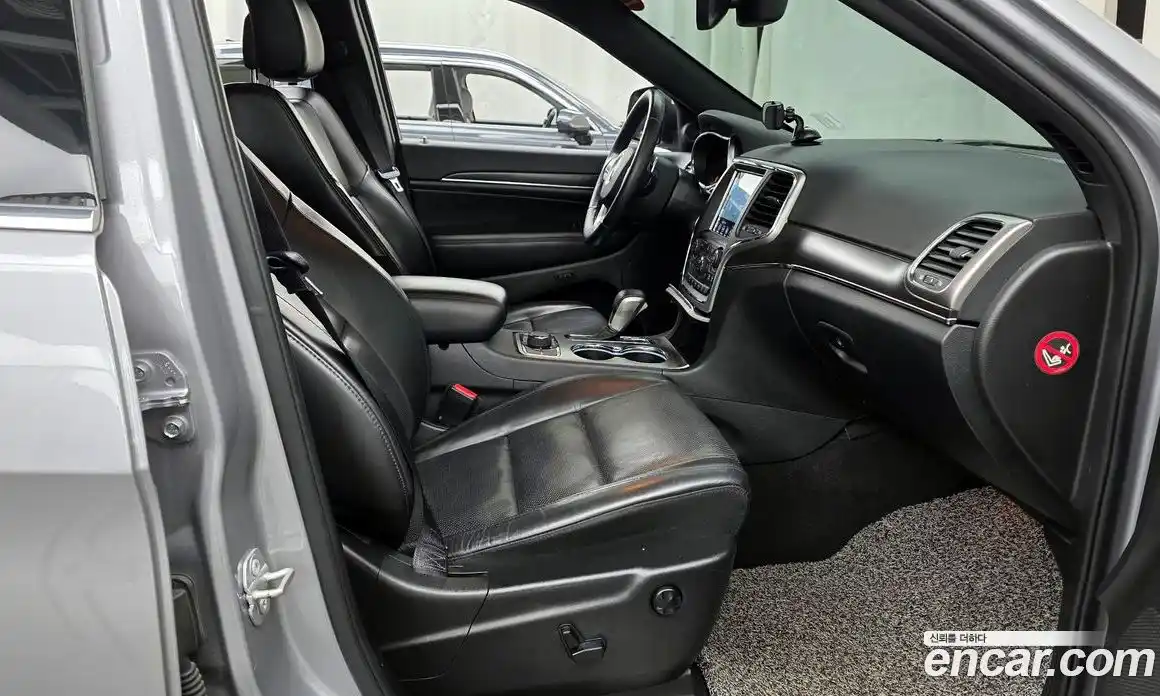 Jeep Cherokee 2018 3.6 Автомат в Москве № 322593, фото 9