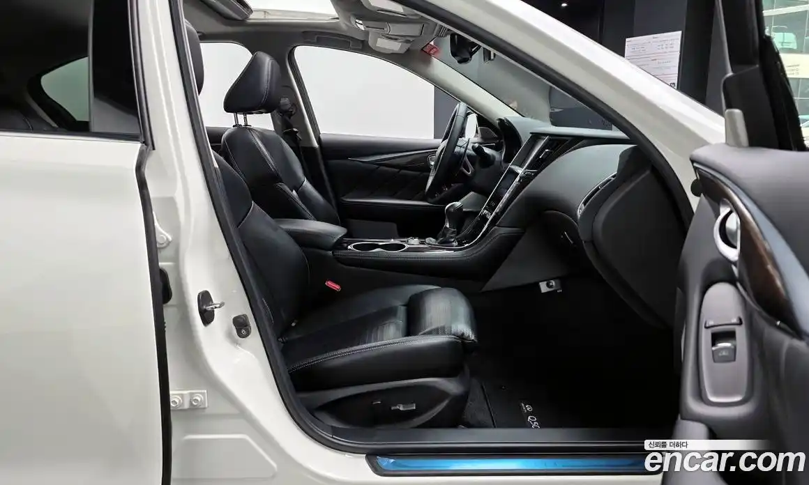 Infiniti Q50 2017 3.5 Автомат в Москве № 326825, фото 8