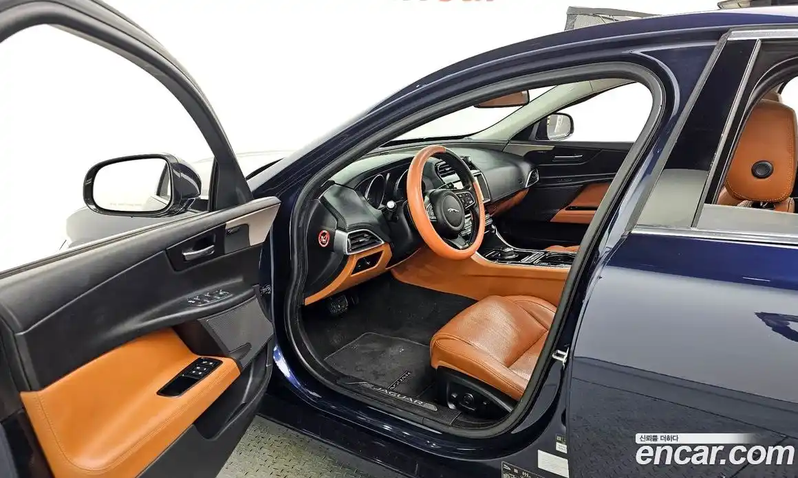 Jaguar XE 2017 2.0 Автомат в Москве № 335845, фото 16