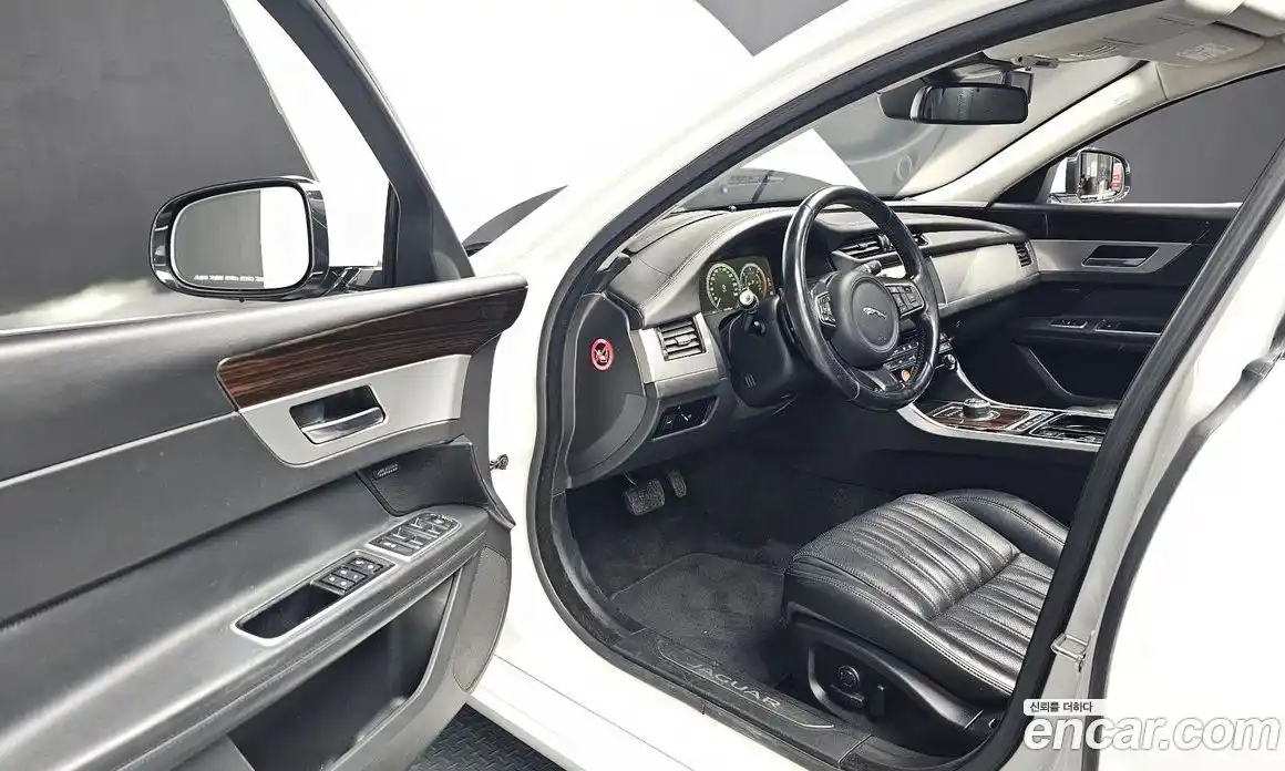 Jaguar XF 2017 2.0 Автомат в Москве № 335853, фото 11