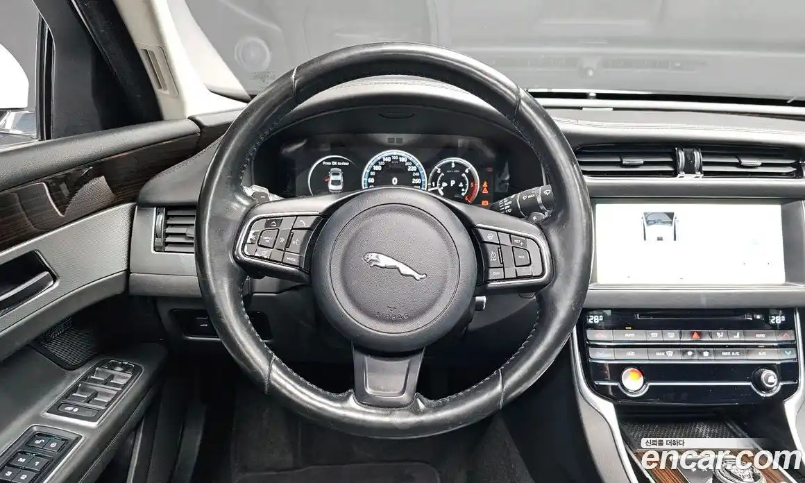 Jaguar XF 2017 2.0 Автомат в Москве № 335853, фото 13