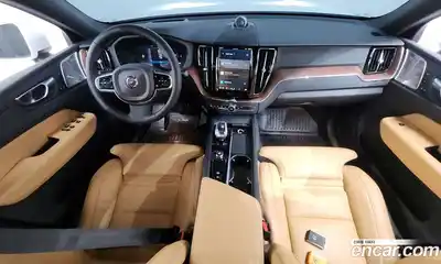 Volvo XC60 2025 2.0 Автомат в Москве № 344003, миниатюра 2