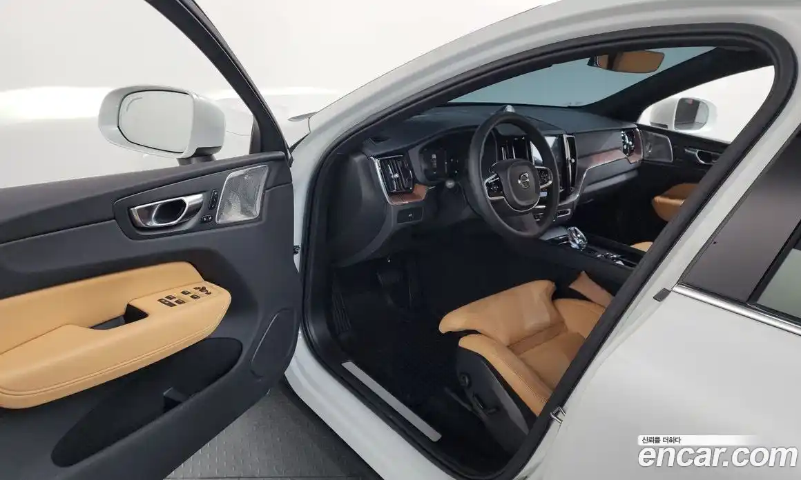 Volvo XC60 2025 2.0 Автомат в Москве № 344003, фото 7