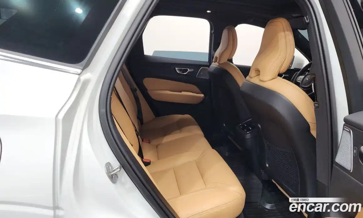 Volvo XC60 2025 2.0 Автомат в Москве № 344003, фото 9