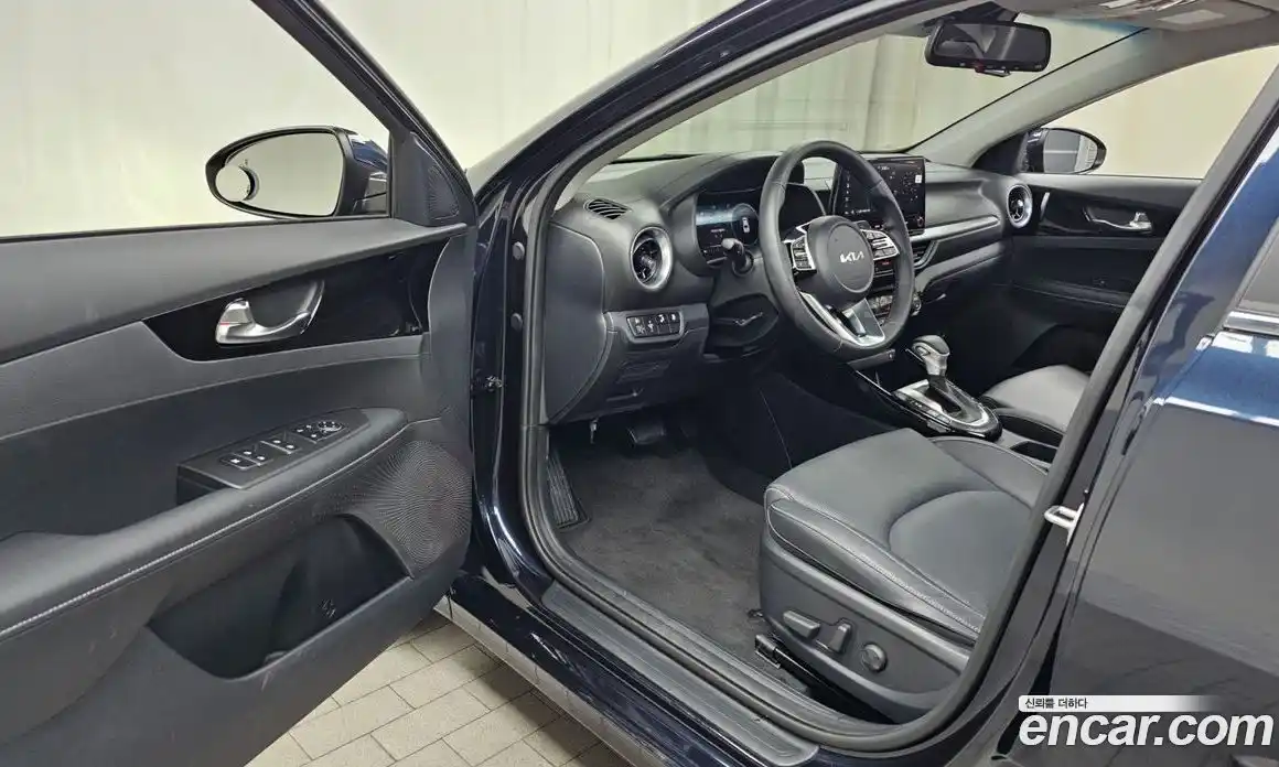 Kia K3 2022 1.6 Автомат в Москве № 400812, фото 10