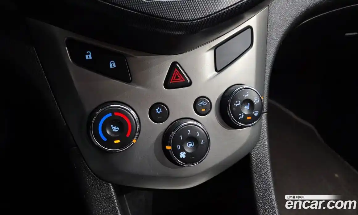 Chevrolet Aveo 2015 1.4 Автомат в Москве № 422431, фото 15