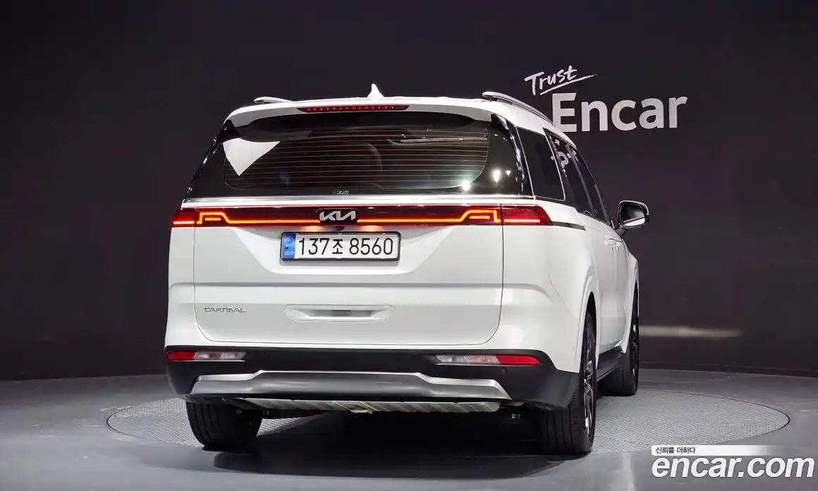 Kia Canival 2023 2.2 Автомат в Москве № 102115, фото 13