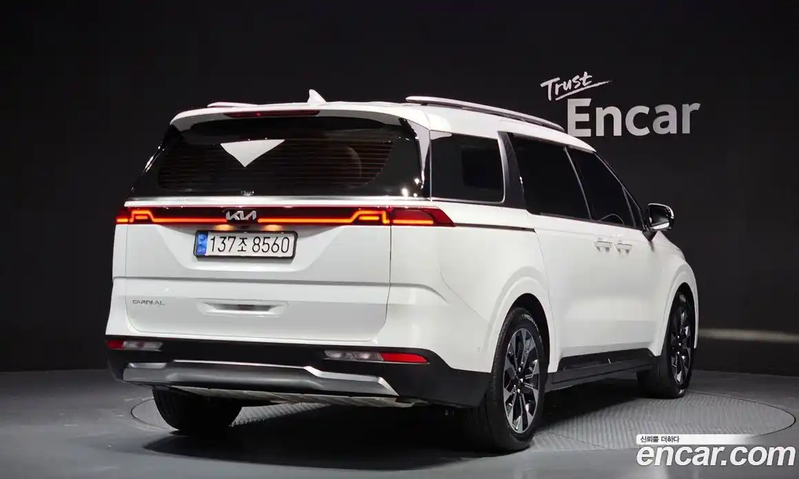 Kia Canival 2023 2.2 Автомат в Москве № 102115, фото 9