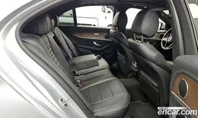 Mercedes-Benz E-Class 2021 2.0 Автомат в Москве № 141505, миниатюра 3