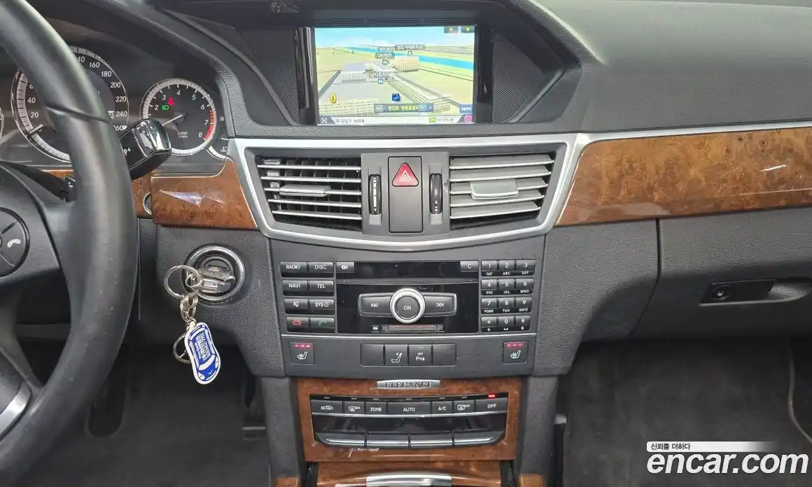 Mercedes-Benz E-Class 2011 3.5 Автомат в Москве № 142011, фото 16